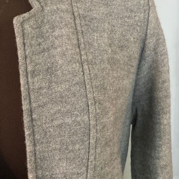 Tahari grey 100 % wool cardigan sweater jacket size small: nicely styled! - Picture 4 of 14
